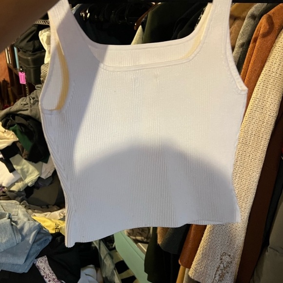 Aritzia sculpt tank, regular length, size medium - Picture 2 of 5